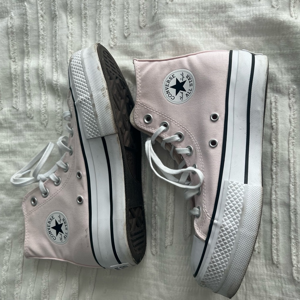 Light pink converse